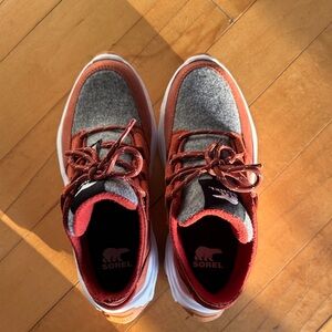 Sorel Women' Red and Gray Snow Shoes